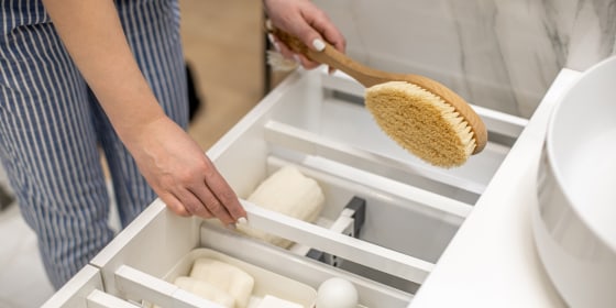 These top-rated Amazon bathroom organizers can set the tone for how you start your day and end your days, according to experts.