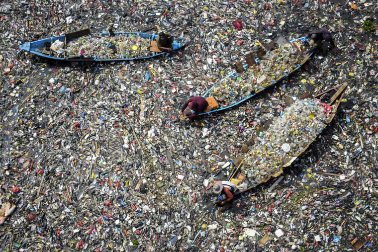 TOPSHOT-INDONESIA-ENVIRONMENT-POLLUTION-PLASTICS
